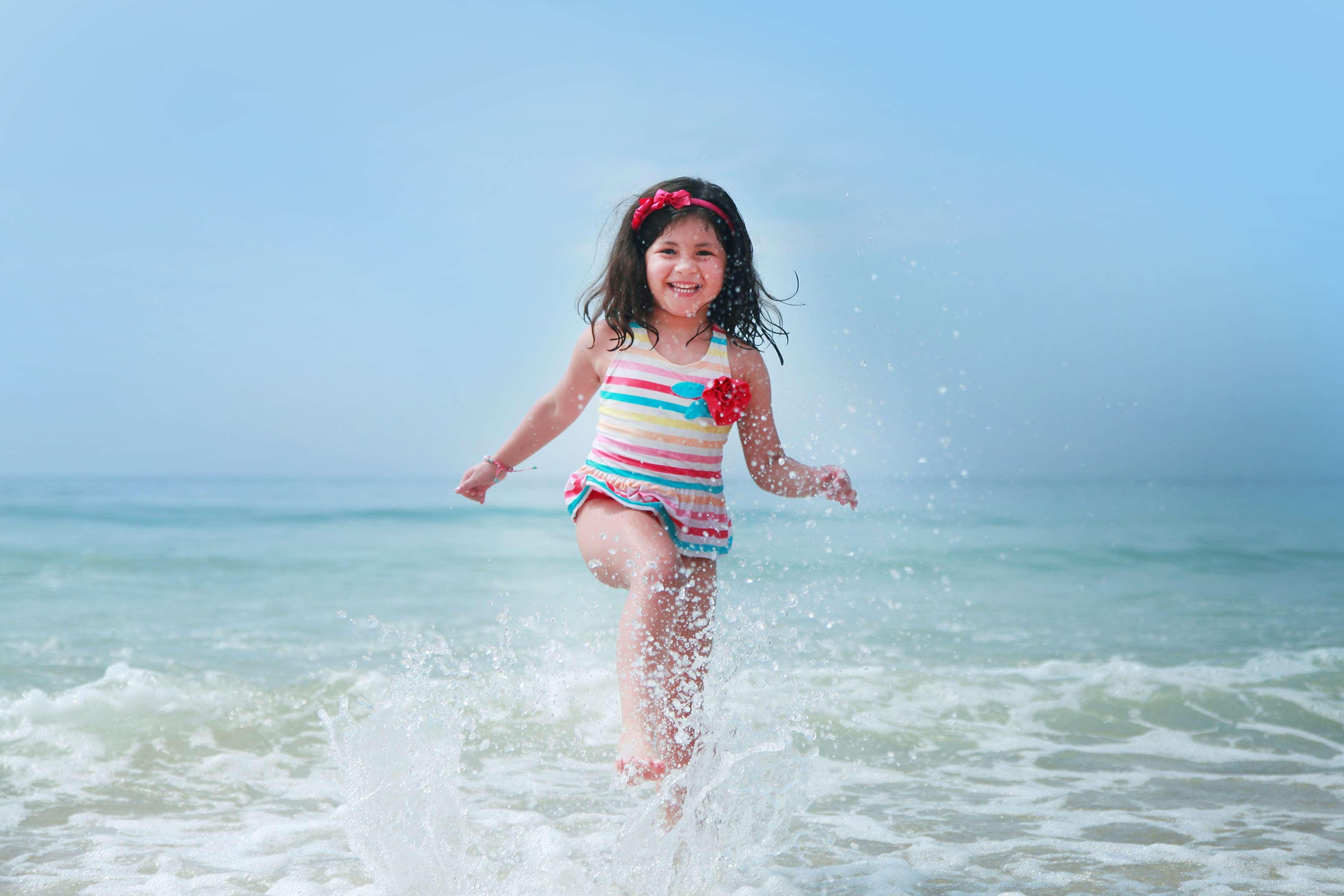 ฮิลตัน ริโอ เด จาเนโร โคปาคาบานา Hotel ริโอเดจาเนโร ภายนอก รูปภาพ A child playing in the water