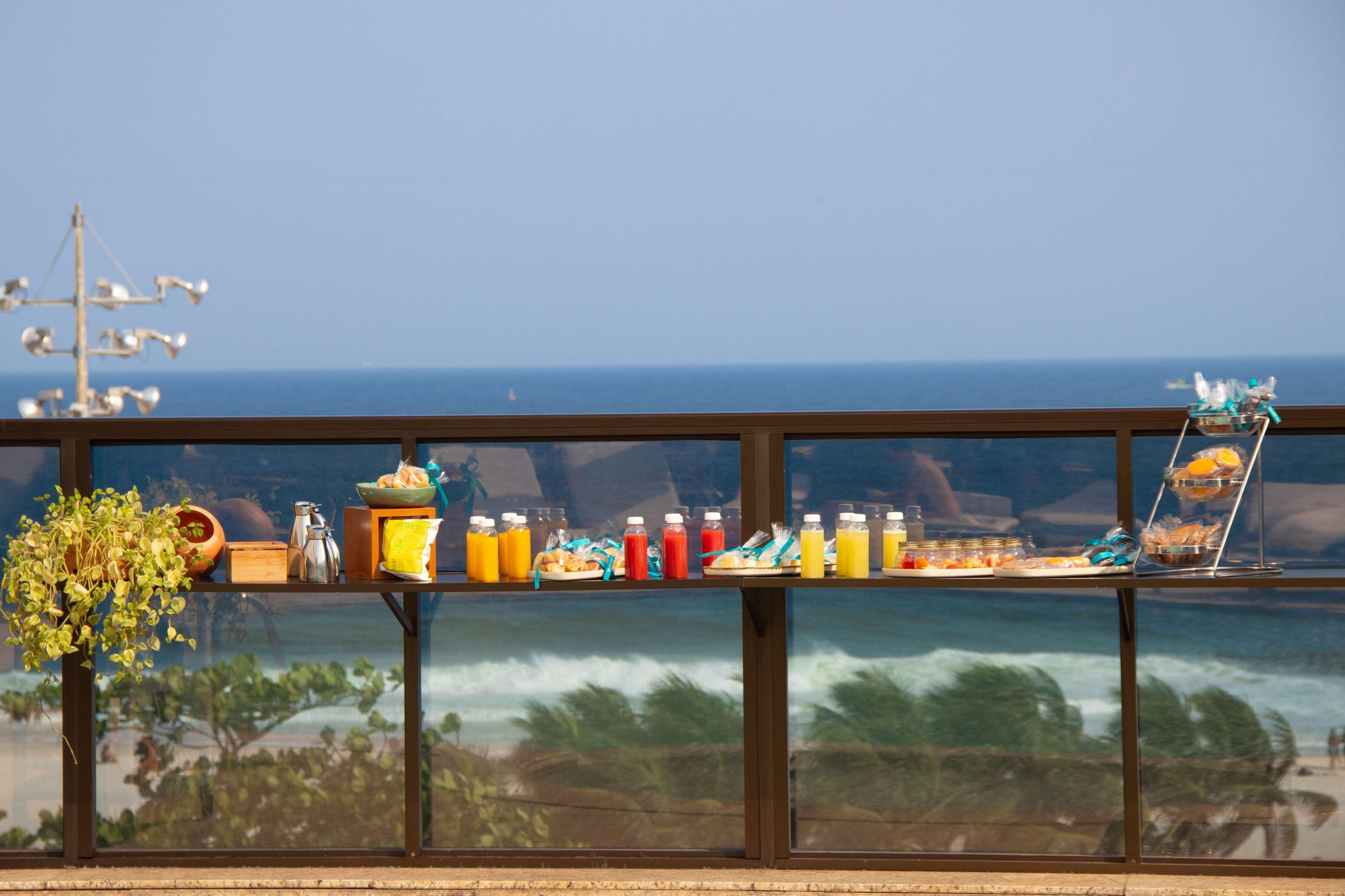 ฮิลตัน ริโอ เด จาเนโร โคปาคาบานา Hotel ริโอเดจาเนโร ภายนอก รูปภาพ A view of the sea from the hotel