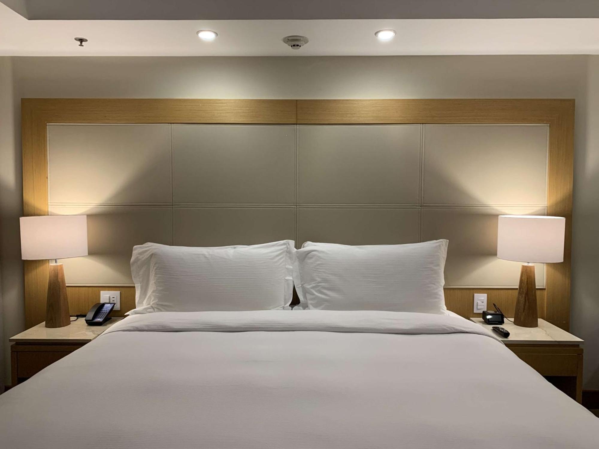 ฮิลตัน ริโอ เด จาเนโร โคปาคาบานา Hotel ริโอเดจาเนโร ภายนอก รูปภาพ A bed in a hotel room