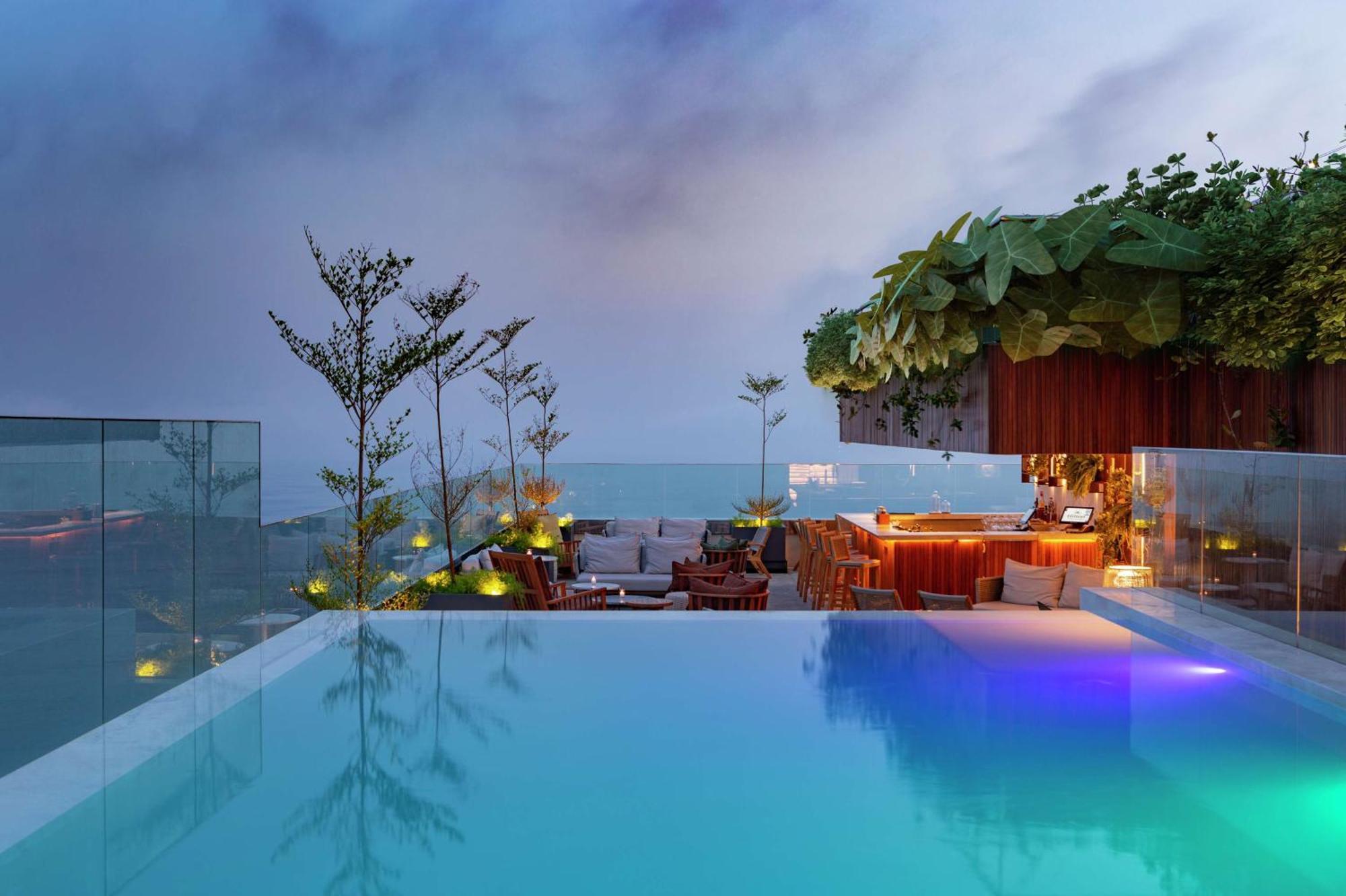 ฮิลตัน ริโอ เด จาเนโร โคปาคาบานา Hotel ริโอเดจาเนโร ภายนอก รูปภาพ The rooftop pool at the hotel
